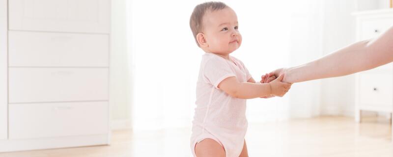 孩子走路要用学步车吗 宝宝坐学步车的危害