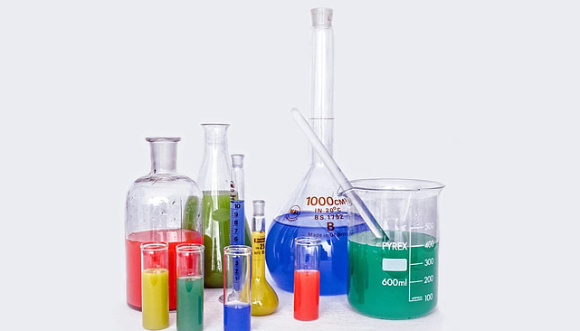 三氧化二铁和盐酸反应的化学方程式 三氧化二铁和盐酸反应的化学方程式是什么 三氧化二铁和盐酸反应的化学方程式 三氧化二铁和盐酸反应的化学方程式是什么