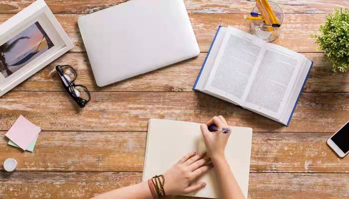 少言寡语的意思是什么二年级 少言寡语表示说话什么二年级