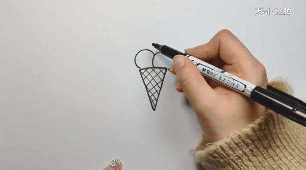 蛋卷冰激凌的画法