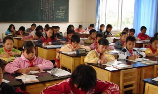 望天门山古诗的意思是 望天门山的古诗的意思是