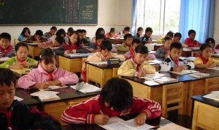 秋夕古诗的意思（秋夕古诗的意思翻译）