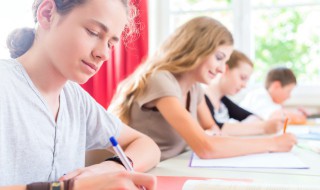 依怎么读 俯仰生姿怎么读