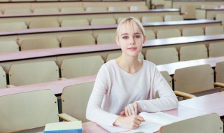 回顾的近义词 轻盈的近义词