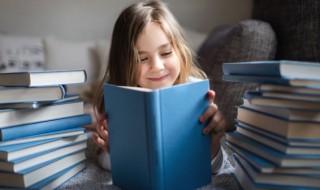 概括鲁滨逊漂流记（概括鲁滨逊漂流记第一章）