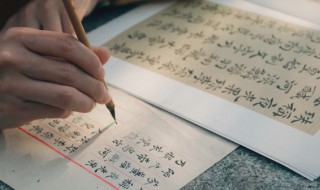 将来的近义词 不久的将来的近义词