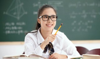 下雨用英语怎么说（下雨用英语怎么说rainy）