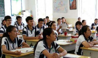 今夜明月人尽望不知秋思落谁家翻译 今夜月明人尽望,不知秋思落谁家的译文