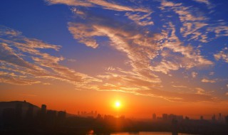 朝霞的美句短句（海边朝霞的美句短句）