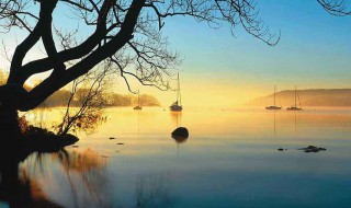 形容湖景色很美的诗句（描写湖水的诗句）