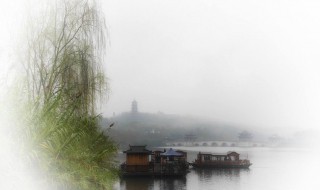 形容烟雨朦胧的诗句（山水烟雨意境诗句）