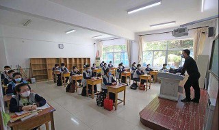 关于校园里的事作文 关于校园里的事作文700