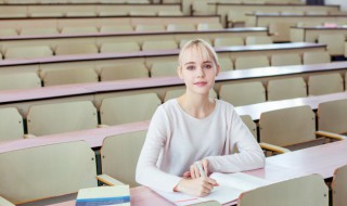 哄堂大笑是什么意思（笨拙是什么意思）