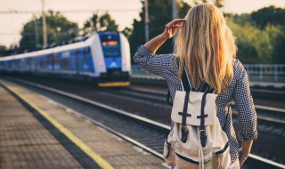 孤单的反义词是什么 孤单的反义词是什么 标准答案-反义词大全