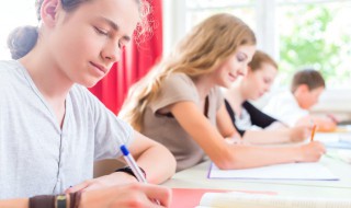 爽朗的意思 笑声爽朗的意思