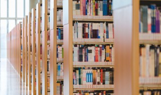 迟疑的近义词（毫不迟疑的近义词）