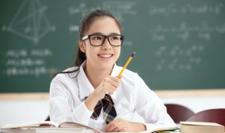 红楼梦三十三回概括（红楼梦三十三回概括100字）