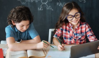 渲染的近义词 渲染的近义词有哪些