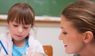 怎样做一个讨学生喜欢的老师（怎样做一个讨学生喜欢的老师心得体会）