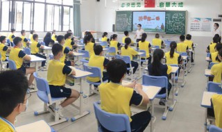 关于暑假的作文300字（关于暑假的作文300字三级作文）