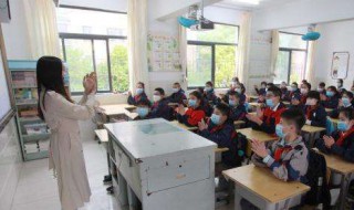 荷花诗句经典名句（夏天荷花诗句经典名句）