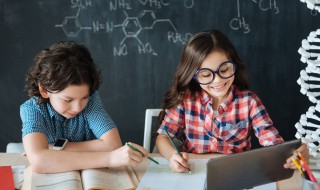 小孩上一年级成绩跟不上怎么办（小孩上一年级成绩跟不上怎么办呀）