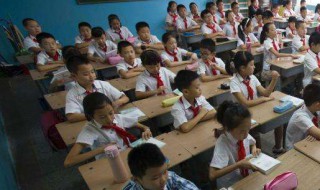 齐人攫金文言文翻译（齐人攫金文言文翻译及寓意）