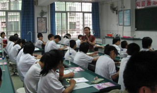 打羽毛球作文 打羽毛球作文300字