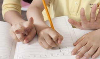 描写月亮的句子优美 描写月亮的句子优美段落200字