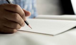 英语作文结尾万能句子（初中英语作文结尾万能句子）