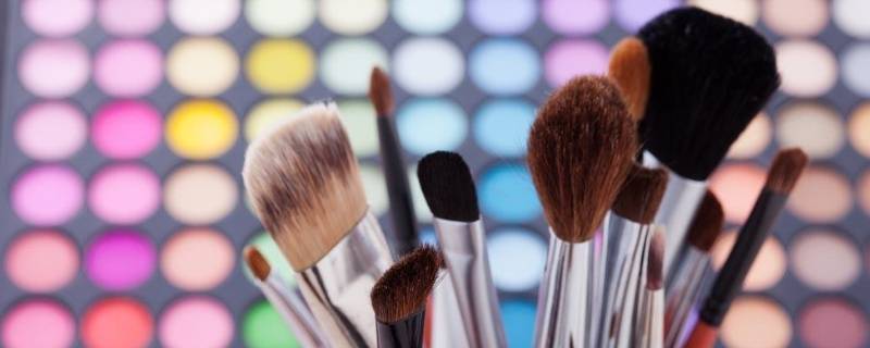 装扮和妆扮的区别是什么 装扮和妆扮两个词语的区别