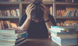 架子十足是什么意思（架子十足什么意思?）