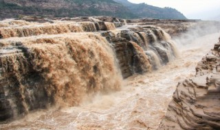 磅礴是什么意思啊 磅礴是什么意思啊怎么读