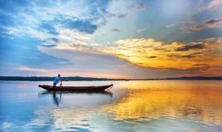 南湖秋水夜无烟南湖指的是 南湖秋水夜无烟南湖指的是什么