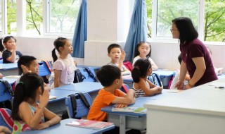 白银盘里一青螺的上一句是什么 白银盘里一青螺的前一句是什么