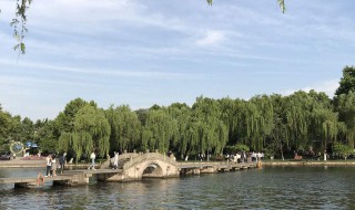 形容美景的句子（形容美景的句子唯美短句朋友圈）