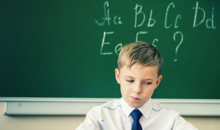 大学英语作文万能句子（大学英语作文万能句子模板）