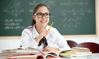 出淤泥而不染的下句是什么 出淤泥而不染的下句是什么意思