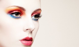 异瞳是什么意思