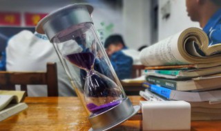 凌晨四点钟我看见海棠花未眠什么意思