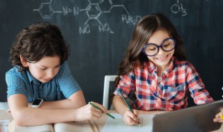 推敲这个典故讲的诗人是谁 推敲这一典故讲的是哪个诗人