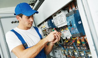 电工上岗证怎么考（低压电工上岗证怎么考）